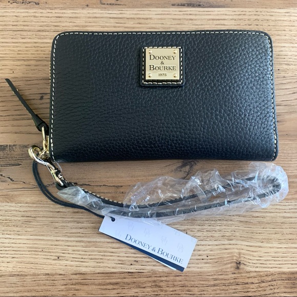 Dooney & Bourke Handbags - NWT Dooney & Bourke pebble leather wristlet wallet